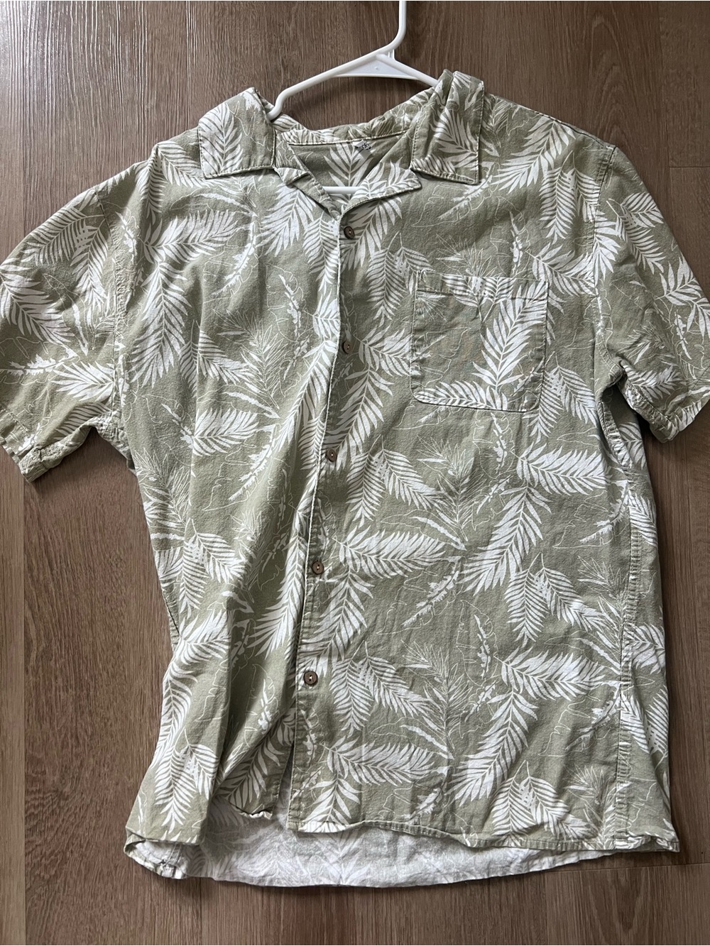 Xhilaration Sage Green Short-Sleeve Leaf Print Button-Down Shirt